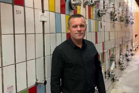 Norbert Spors saniert auch Weintanks aus Beton, so wie hier im Weingut Hammel in Kirchheim.