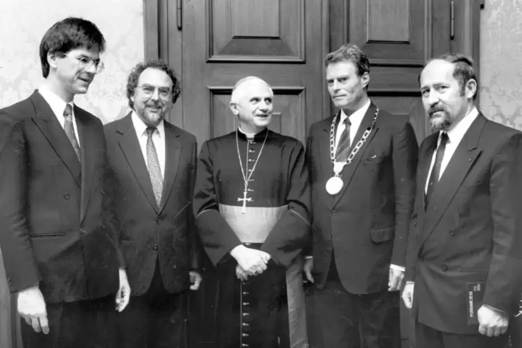 Mit der damaligen Stadtspitze (von links): Roland Kern, Hanspeter Brohm, Ratzinger, Christian Roßkopf, Werner Schineller.