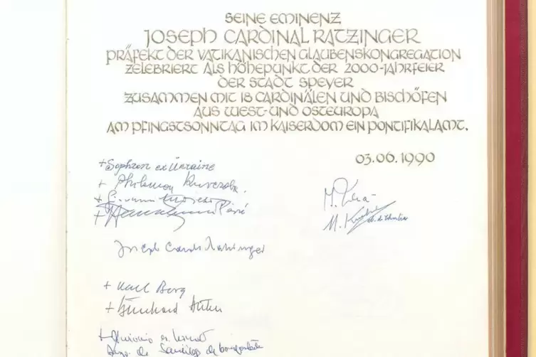Besuch im Juni 1990: Eintrag ins Goldene Buch des Doms. 