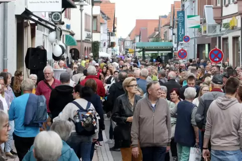 Zieht viele Menschen an: Verkaufsoffener Sonntag in Kandel.
