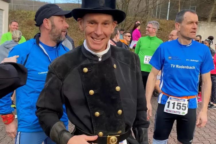 Lief die zehn Kilometer als Gl&uuml;cksbringer mit: Ralf Schwarm, Schornsteinfegermeister und B&uuml;rgermeister der Verbandsgemeinde Weil