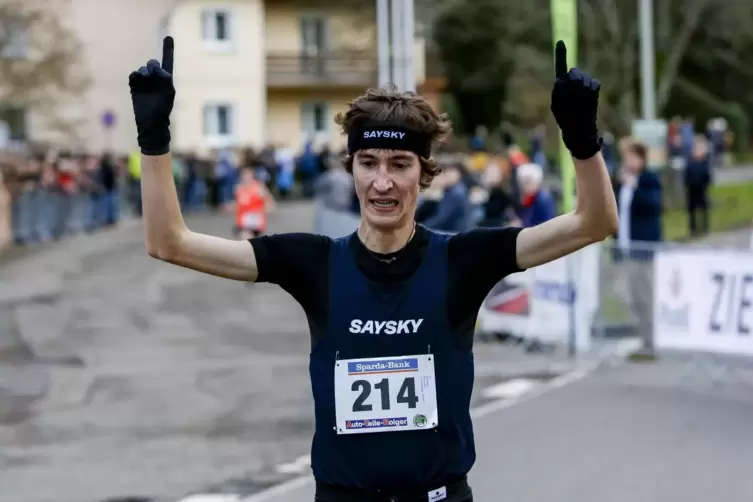 Distanzierte den Zweiten um fast acht Sekunden: Silvesterlauf-Sieger Max Rahm. 