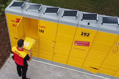 Solarbetrieben: Die neuen Packstationen, wie nun eine auch in Maxdorf zu finden ist. 