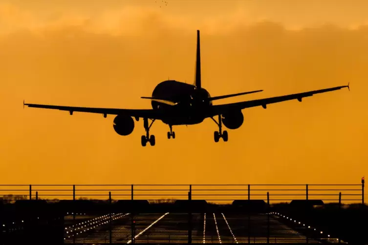 Flugzeug bei der Landung: Mit Etihad und Emirates waren Passagiere im vergangenen Jahr am sichersten unterwegs.