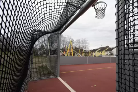 Für gut 200.000 Euro wurde der Bolz- und Spielplatz Am Speyerer Weg saniert. 