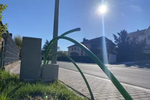 Derzeit bekommen viele Dörfer Glasfaseranschlüsse. Das Foto entstand in Reifenberg. Die Leerrohre wurden beim Ausbau der Hauptst