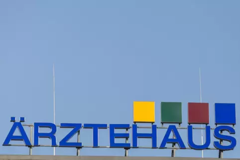 Hinter dem ehemaligen Katasteramt in Winnweiler entsteht das Ärztehaus. 