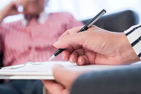 Reden hilft: Bei einer Psychotherapie wird im Gespräch versucht, psychischen Problemen auf den Grund zu gehen. 