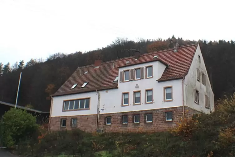 Die fast 100 Jahre alte Jugendherberge in Merzalben wird bald Geschichte sein. Das Gelände wird zu Bauplätzen. 
