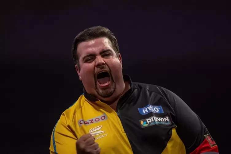 L&ouml;ste den Dartsboom aus: Gabriel Clemens. 