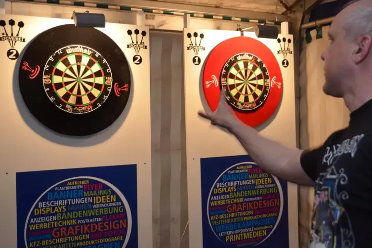 In der Pfalz gibt es offene Darts-Turniere, an denen Jeder teilnehmen kann. 