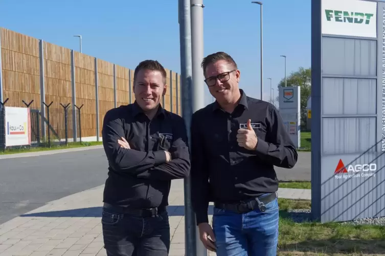 Sven Stiegler (links) er&ouml;ffnet in Mutterstadt einen weiteren Edeka-Markt. Zusammen mit seinem Bruder Benjamin Stiegler betreiben