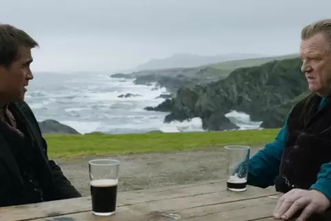 Aussprache: die ehemals besten Freunde Pádraic Súilleabháin (Colin Farrell, li) und Colm Doherty (Brendan Gleeson).