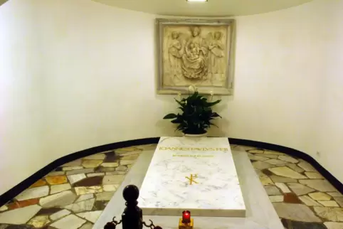 Das Grab, in dem Johannes Paul II. bis 2011 bestattet war. 