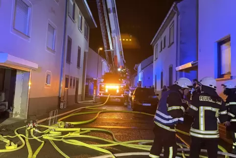 Die Feuerwehr Zweibrücken war mit zehn Fahrzeugen und 54 Feuerwehrleuten im Einsatz. 