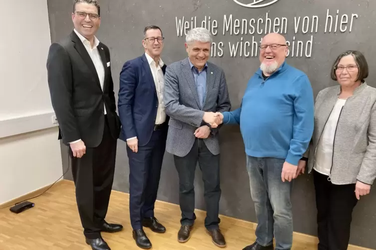 Spendensegen für die Tafel: Wasgau-Vorstandssprecher Ambroise Forssman-Trevedy, Lions-Club-Präsident Peter Kuntz und Bernhard Ma