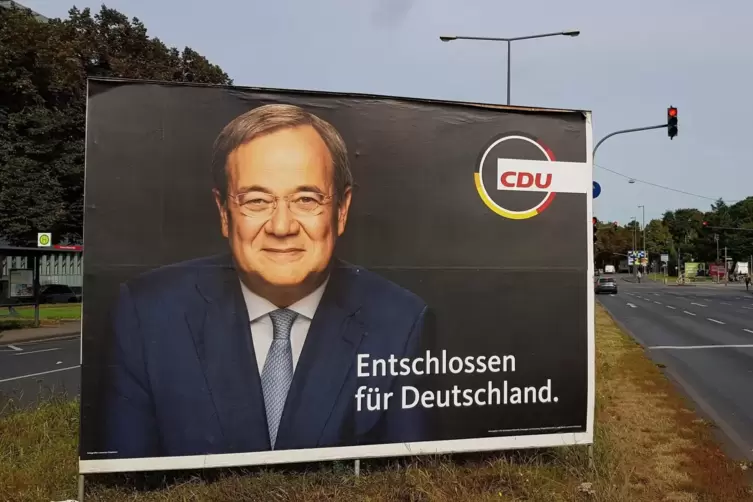 Ist das nicht....? Ja, das ist Armin Laschet – diese Woche auf einem Wahlplakat in Berlin. 