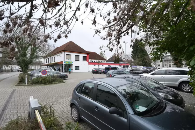 Eskaliert: Streit auf dem Parkplatz eines Lebensmittelmarkts. 