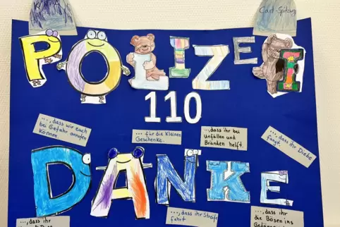 Gebasteltes Geschenk: Mit dieser Collage haben sich die Mädchen und Jungen der Kindertagesstätte Car-Spitzweg-Straße für den spa