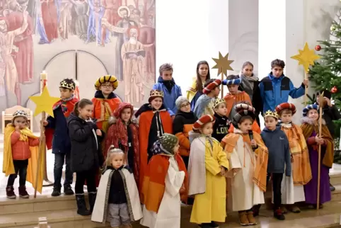 Die Sternsinger in der Bad Dürkheimer Ludwigskirche. 