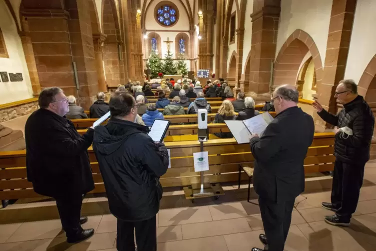 Sie nennen sich zwar Singing Six, in der Enkenbacher Klosterkirche präsentierte sich das Gesangsensemble jedoch mit vier Sängern