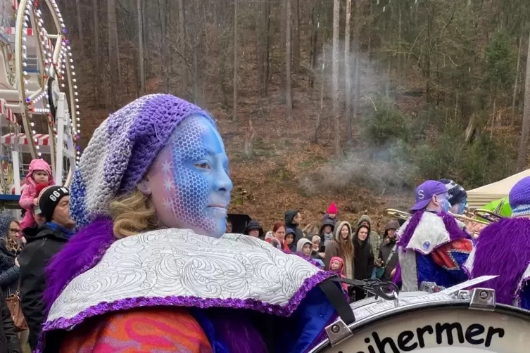 Die Weihermer Schneckenschleimer sorgen mit Guggemusik f&uuml;r Stimmung. 