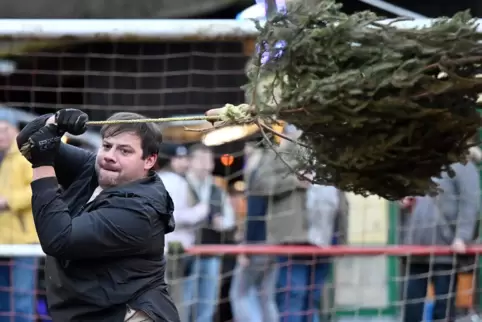In Weidenthal flogen wieder Weihnachtsbäume durch die Luft. 