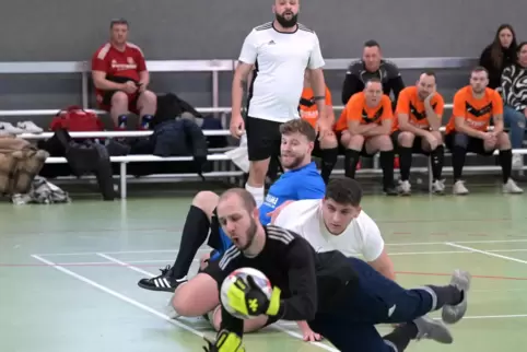 Rettungstat: Torwart Tobias Birzer vom FC Internation.