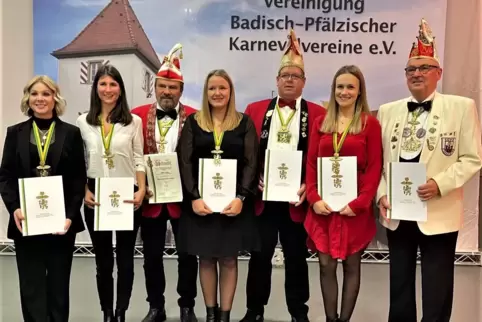 Mit dem „Goldenen Löwen“ aausgezeichnet: Jana Haas, Melissa Domzol, Peter Haag, Karolin Lenhard, Steve Gehrmann, Sina Kiefer, Ma