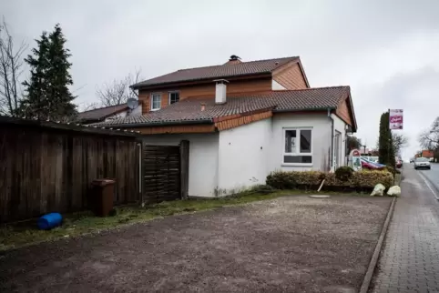 Kundenparkplätze hinter der Bäckerei Lapot werden kaum genutzt. Das könnte an einem verwirrenden Parkverbotsschild an Ort und St