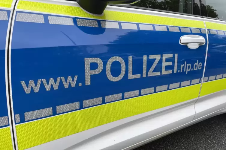 Die Polizei hofft auf Hinweise zu dem SUV-Fahrer, der am Sonntag auf der K43 zwischen Sippersfeld und Börrstadt durch Drängeln e
