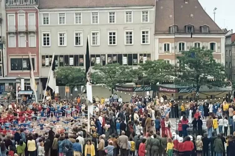 Auf dem Rathausplatz war viel los. 