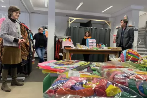 Wirtschaftsförderin Anne Kraft, Spielwarenhändlerin Sandra Cleemann, Citymanagerin Petra Stricker und OB Marold Wosnitza (von li Wirtschaftsförderin Anne Kraft, Spielwarenhändlerin Sandra Cleemann, Citymanagerin Petra Stricker und OB Marold Wosnitza (von li