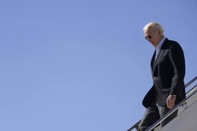 Joe Biden am Montag bei der Landung zum Staatsbesuch in Mexiko. Eine Stellungnahme lehnte er ab.