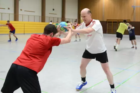 Das Urgestein: Trainer Rainer Eckrich (rechts). 