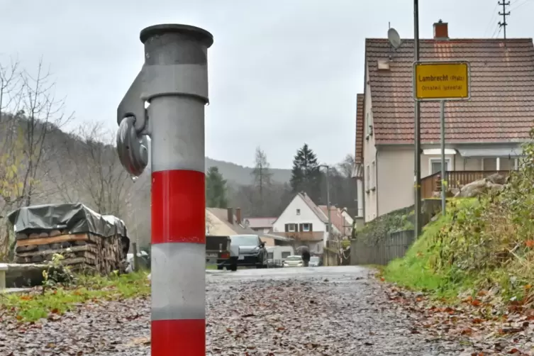 Der Weg muss laut Stadt geschont werden, daher dürfen dort keine Fahrzeuge mehr fahren.