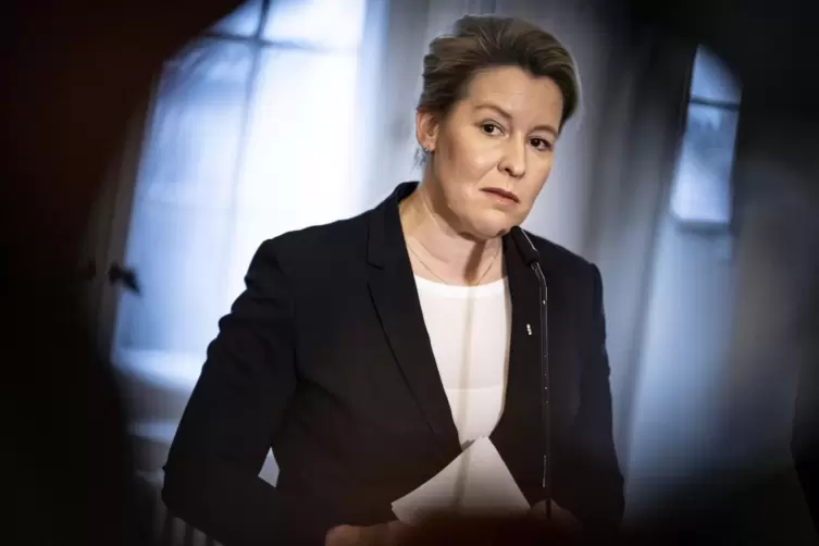 Berlins Regierende Bürgermeisterin Franziska Giffey (SPD) hatte zu einem Gipfel gegen Jugendgewalt eingeladen. 
