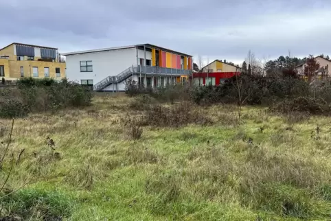 Das rund 2900 Quadratmeter große Grundstück schließt westlich an die im Januar 2016 eröffnete Kindertagesstätte Haydnstraße an. Das rund 2900 Quadratmeter große Grundstück schließt westlich an die im Januar 2016 eröffnete Kindertagesstätte Haydnstraße an.