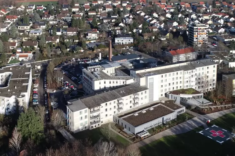 Blick auf das Klinikum Landau-SÜW in Landau. Mit den Standorten in Annweiler und Bad Bergzabern hat die Einrichtung 438 Planbett