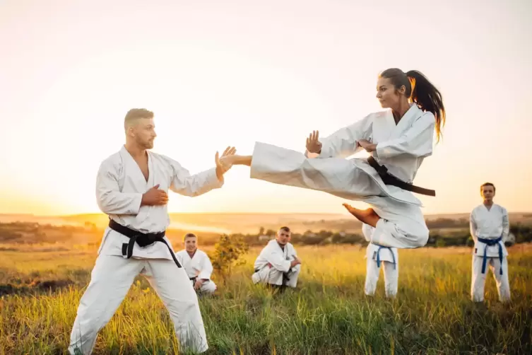 Karate bedeutet übersetzt „leere Hand“. Zur Kampfkunst gehört laut Experte Swen Körner nicht nur körperliche, sondern auch Chara