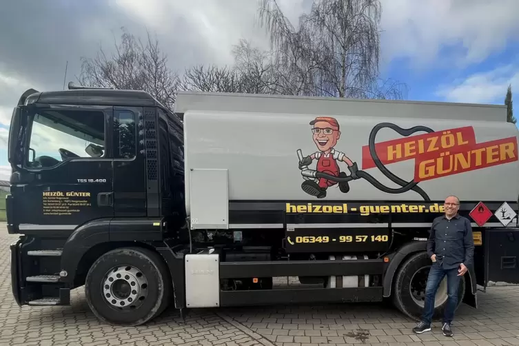 Günter Regenauer liefert Heizöl, Diesel und Holzpellets. 