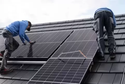 Das hätten die Großkarlbacher gern: dass auf dem Bürgerhaus Solarmodule angebracht werden, die eine E-Tankstelle mit Strom verso