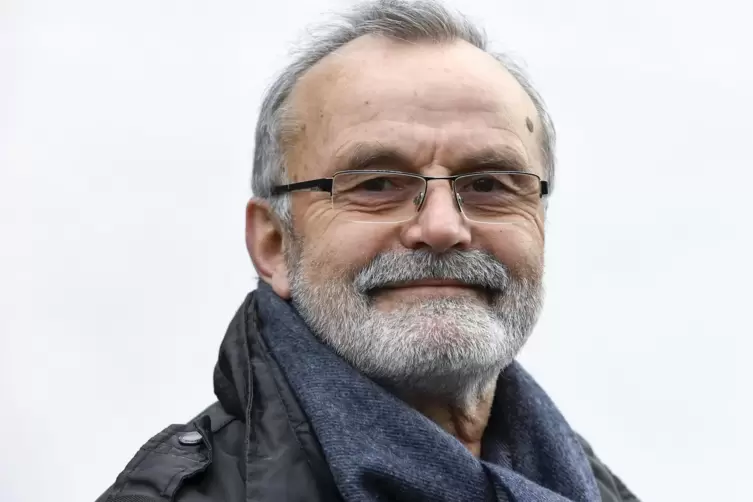 Ortsb&uuml;rgermeister Paul Schl&auml;fer freut sich &uuml;ber rege Diskussionen bei der Dorfmoderation. 