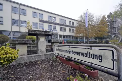 Das Rathaus in Maxdorf ist in die Jahre gekommen. Vor allem der Brandschutz entspricht nicht mehr neuesten Standards. Doch was i