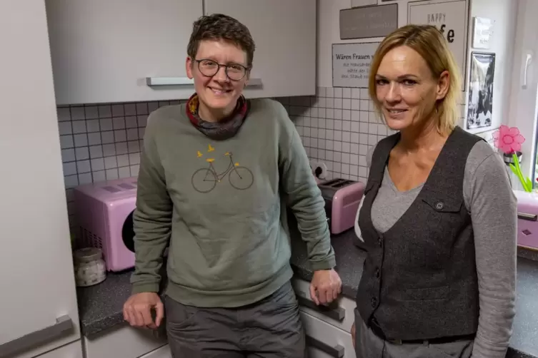  Die alleinerziehende Patricia Mayer (rechts) gibt Pflegekindern ein Zuhause. Davon inspiriert, haben sich auch Susanne Sch&auml;fer 