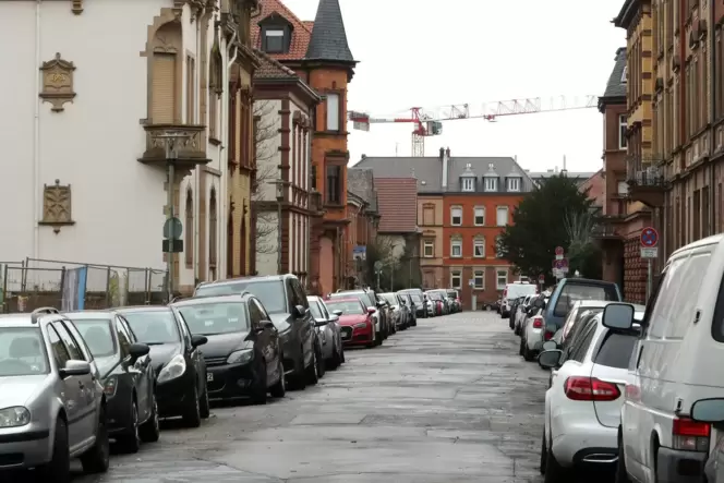 In der Glacisstraße könnte fast die Hälfte der 128 Parkplätze wegfallen. In der Glacisstraße könnte fast die Hälfte der 128 Parkplätze wegfallen.