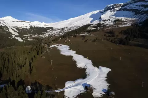  In vielen Wintersportgebieten ist es derzeit eher grün statt weiß. 