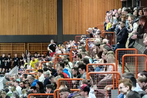 Proppenvoll war am Samstag die Turnhalle der IGS Contwig, wo zwölf Fußballmannschaften aus der Verbandsgemeinde Zweibrücken-Land
