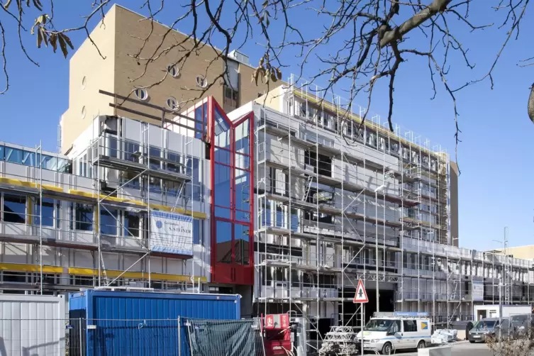 Die Bauarbeiten am Neubau Haus 3 und 4, Ecke Hellmut-Hartert- und Albert-Schweitzer-Stra&szlig;e.
