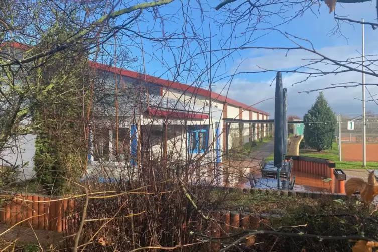 Die Halle des TC Bad D&uuml;rkheim von au&szlig;en. 